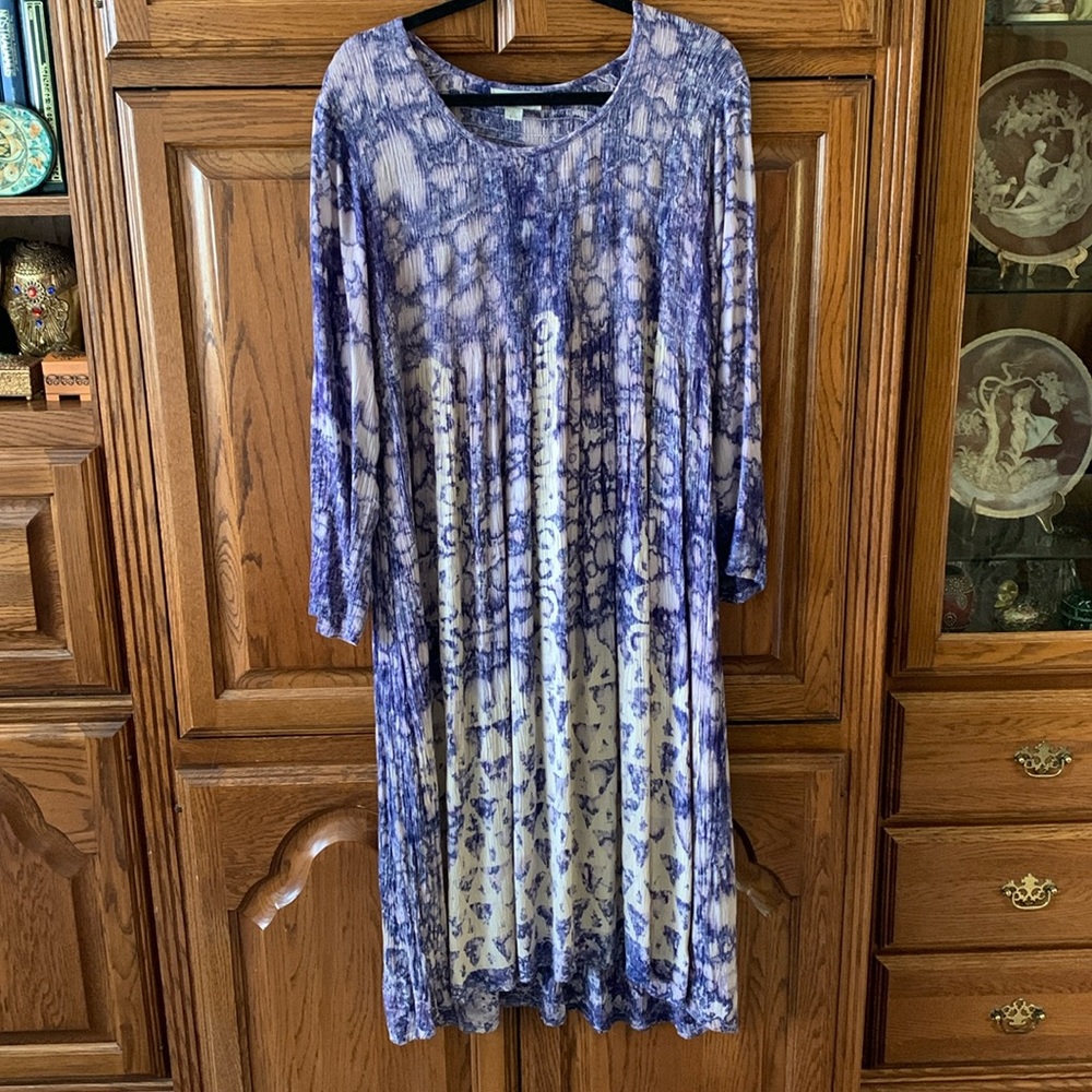 Boutique LS dress.  Purple, mauve and tan pint.  Size L/XL by Charlie Paige.